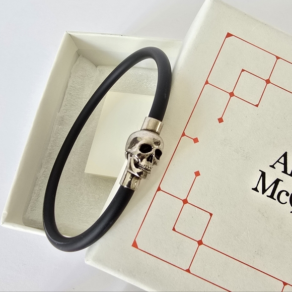 Alexander McQueen Other - Alexander McQueen Rubber Skull Bracelet Black
